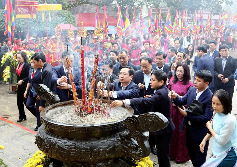 Trang nghiêm tưởng niệm công ơn Tổ mẫu Âu Cơ